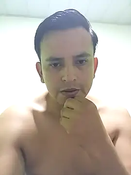 Snapshot of art-e9-2 chatting on 11.28.25 art-e9-2 online show from 11.28.25