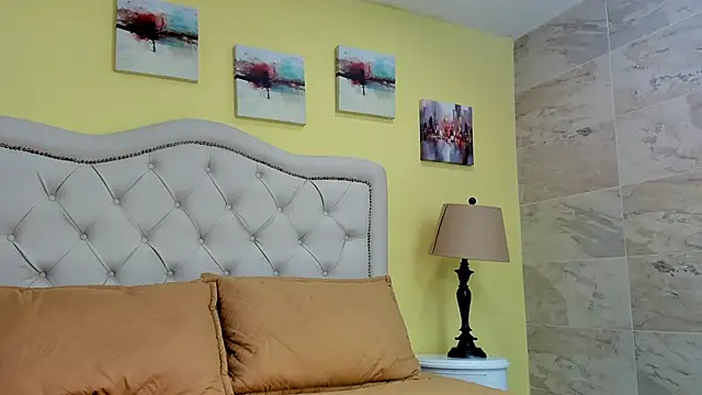 Snapshot of molly_madisson_ chatting on 12.04.25 molly madisson online show from 12.04.25