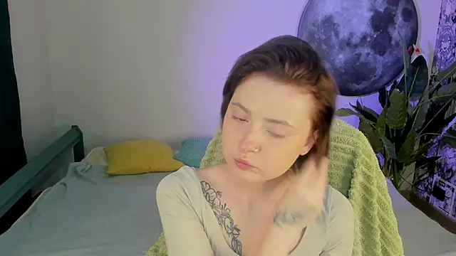 Snapshot of LaylaCookies_ chatting on 12.02.25 LaylaCookies online show from 12.02.25