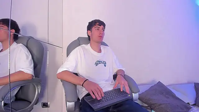 Emir Ozan  online show from 11.21.25