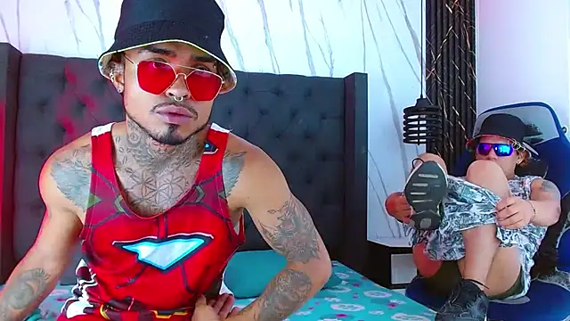 Snapshot of Hot_Latino_x chatting on 11.23.25 Hot Latino x online show from 11.23.25