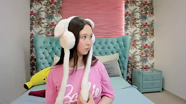 Snapshot of MonicaSway chatting on 11.27.25 MonicaSway online show from 11.27.25