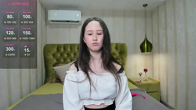 Snapshot of MonicaSway chatting on 11.28.25 MonicaSway online show from 11.28.25