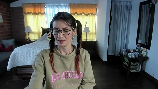 Charlotte-Willson online show from 05.09.26