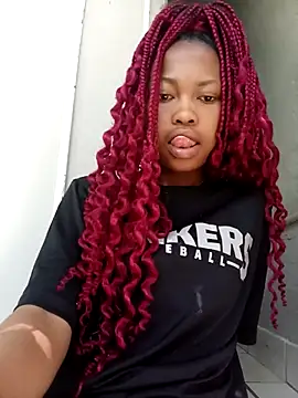 Snapshot of Sweethoneypot25 chatting on 02.05.26 Sweethoneypot25 online show from 02.05.26