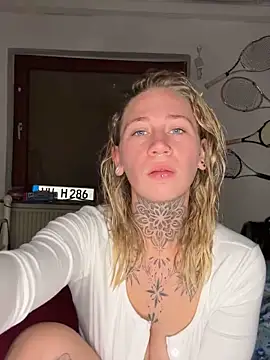 Snapshot of Antoniia69 chatting on 11.26.25 Antoniia69 online show from 11.26.25