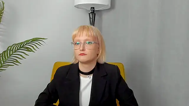 Snapshot of OrphaPerkins chatting on 11.21.25 OrphaPerkins online show from 11.21.25