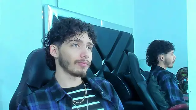 Snapshot of JojoBraando chatting on 11.27.25 JojoBraando online show from 11.27.25