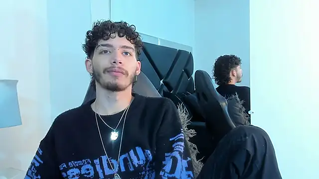 Snapshot of JojoBraando chatting on 11.28.25 JojoBraando online show from 11.28.25