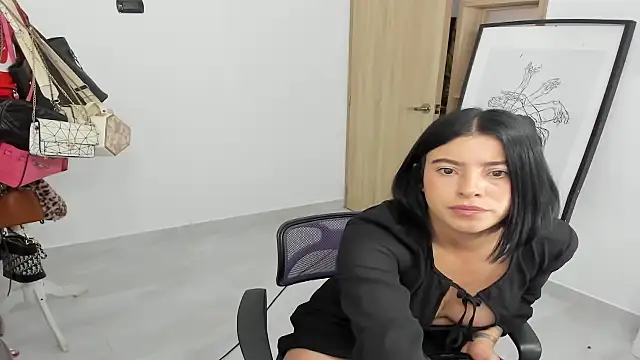 Snapshot of BlueMC01 chatting on 12.18.25 BlueMC01 online show from 12.18.25