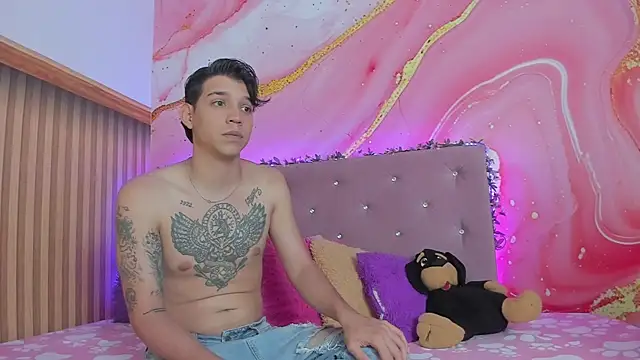 Snapshot of Ares_infernal chatting on 11.24.25 Ares infernal online show from 11.24.25