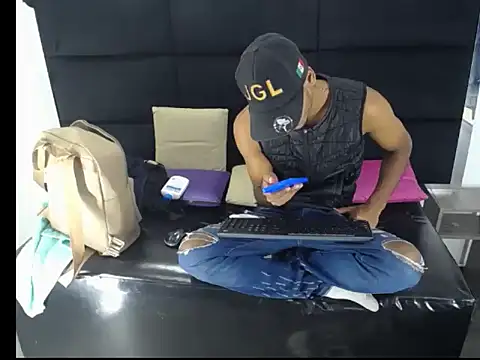 Straight latinX online show from 11.29.25