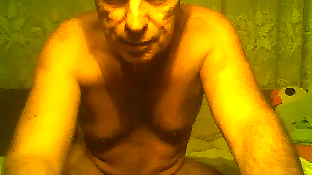 Snapshot of Pneuhammer chatting on 11.26.25 Pneuhammer online show from 11.26.25