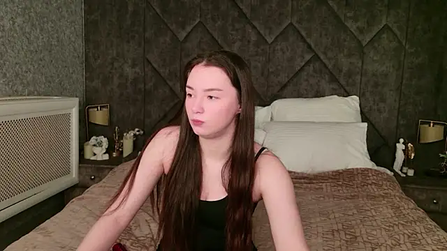 Amber Bond online show from 02.06.26