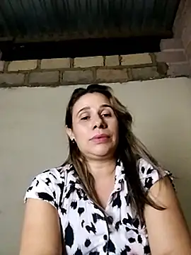 Snapshot of MIA-LARIOS chatting on 12.23.25 MIA-LARIOS online show from 12.23.25