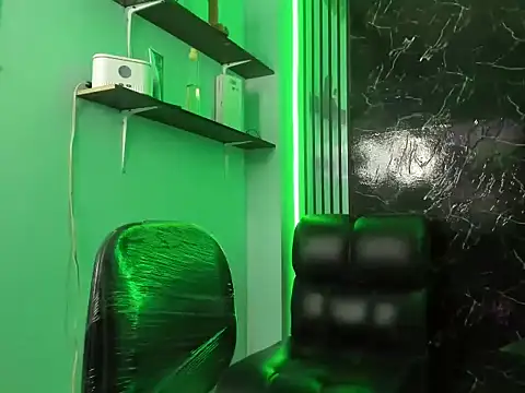 Snapshot of Chantal_sex22 chatting on 11.30.25 Chantal sex22 online show from 11.30.25