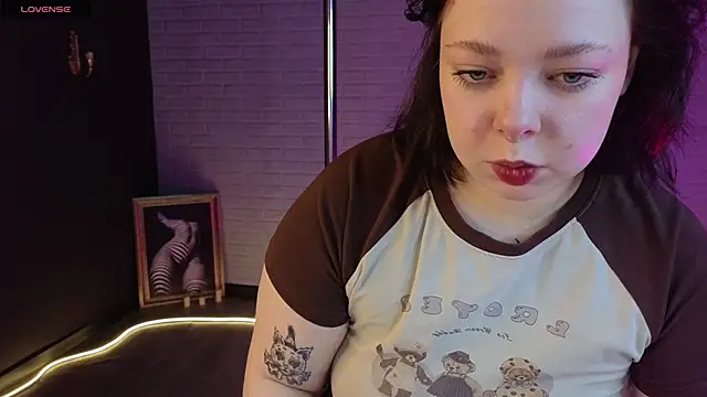 Snapshot of Vlada_vv chatting on 02.25.26 Vlada vv online show from 02.25.26