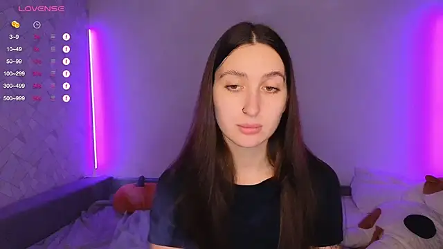 KikkyMi online show from 11.28.25