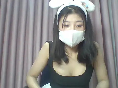 Snapshot of Pinkool21 chatting on 11.24.25 Pinkool21 online show from 11.24.25