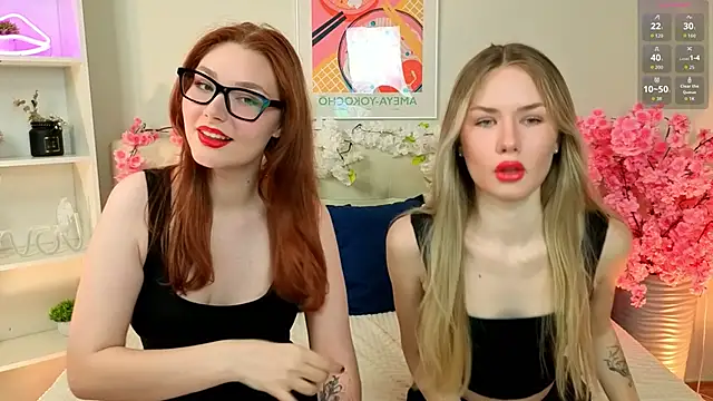 Snapshot of Secret_Materialz chatting on 11.25.25 Secret Materialz online show from 11.25.25