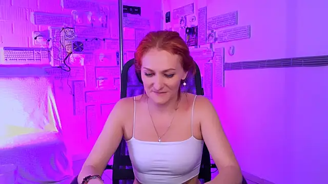 Snapshot of DianaTorrens chatting on 11.25.25 DianaTorrens online show from 11.25.25