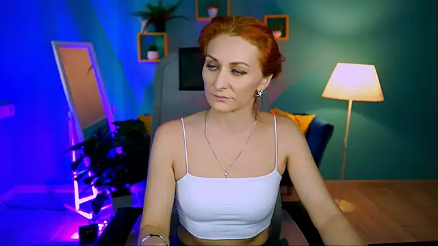 Snapshot of DianaTorrens chatting on 11.26.25 DianaTorrens online show from 11.26.25