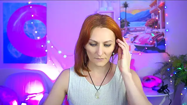 Snapshot of DianaTorrens chatting on 11.30.25 DianaTorrens online show from 11.30.25