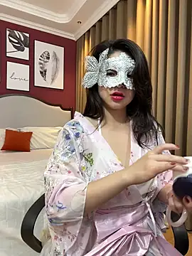 Snapshot of Queen-of-Love chatting on 12.02.25 Queen-of-Love online show from 12.02.25