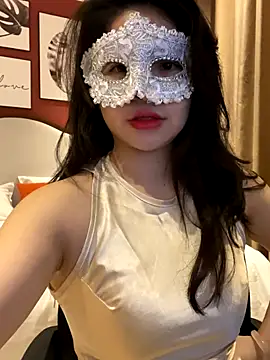 Snapshot of Queen-of-Love chatting on 12.04.25 Queen-of-Love online show from 12.04.25