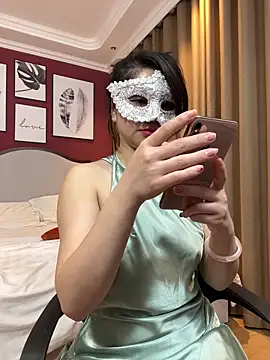 Snapshot of Queen-of-Love chatting on 12.19.25 Queen-of-Love online show from 12.19.25