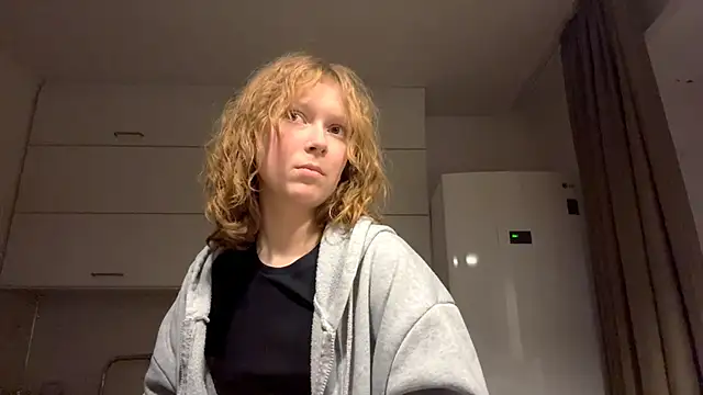 Snapshot of ElfriedaZwack chatting on 12.01.25 ElfriedaZwack online show from 12.01.25