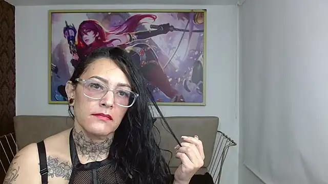 Snapshot of Roxanne_vale chatting on 11.24.25 Roxanne vale online show from 11.24.25