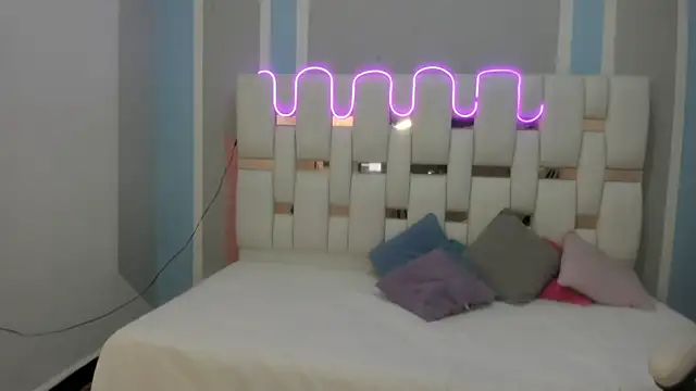 Snapshot of mask_red_girl chatting on 01.10.26 mask red girl online show from 01.10.26