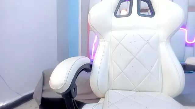 Snapshot of mask_red_girl chatting on 02.05.26 mask red girl online show from 02.05.26