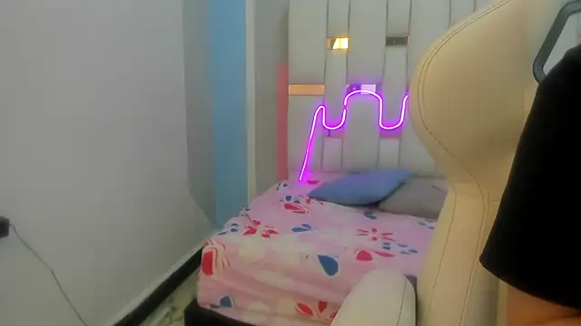 Snapshot of mask_red_girl chatting on 02.10.26 mask red girl online show from 02.10.26