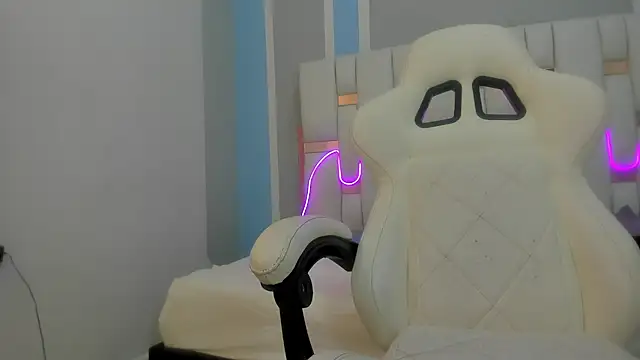 Snapshot of mask_red_girl chatting on 02.11.26 mask red girl online show from 02.11.26