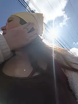 Snapshot of Shofy22 chatting on 11.22.25 Shofy22 online show from 11.22.25