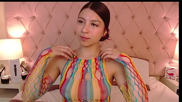 Hillary Thomson online show from 11.25.25