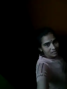 Snapshot of Hot_srei chatting on 11.28.25 Hot srei online show from 11.28.25