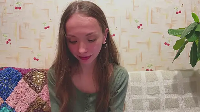 Snapshot of PaulaTisch chatting on 11.30.25 PaulaTisch online show from 11.30.25