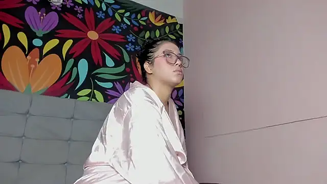 Snapshot of AmberRoses_ chatting on 11.26.25 AmberRoses online show from 11.26.25