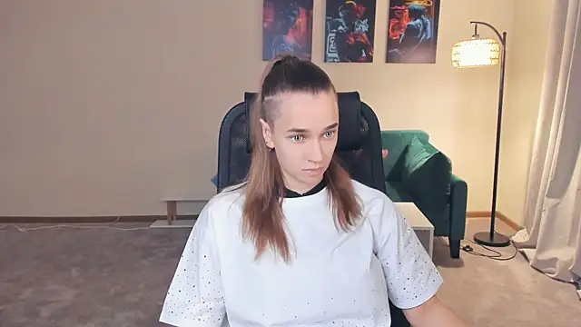 Snapshot of OkDevier chatting on 11.23.25 OkDevier online show from 11.23.25