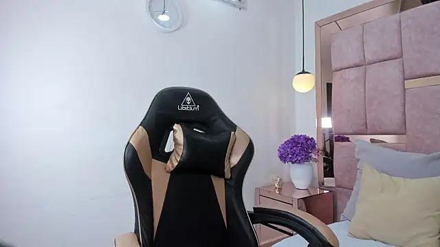 thalia nichols online show from 04.15.26