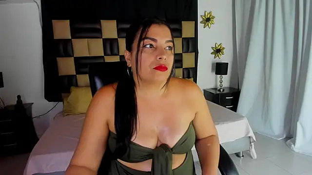 Snapshot of NinaSexxy chatting on 11.26.25 NinaSexxy online show from 11.26.25