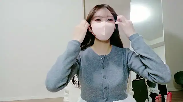 Snapshot of alicechan_v chatting on 06.19.26 alicechan v online show from 06.19.26