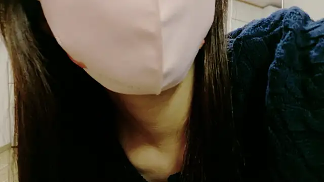 Snapshot of alicechan_v chatting on 07.15.26 alicechan v online show from 07.15.26