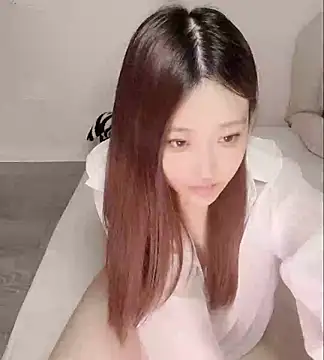 Snapshot of clara-cc chatting on 06.05.26 clara-cc online show from 06.05.26