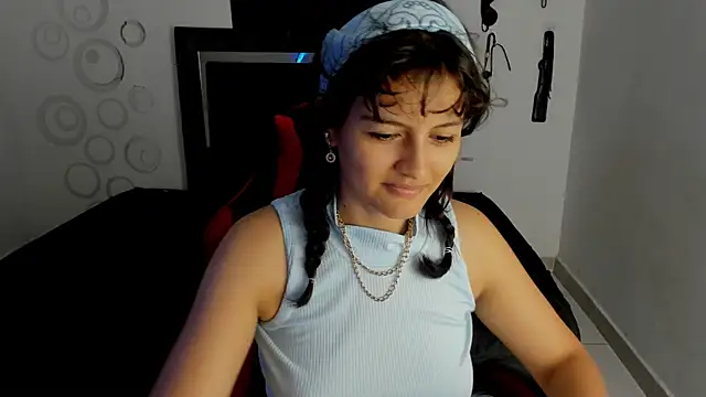 Snapshot of Mia_and_Kenai chatting on 12.01.25 Mia and Kenai online show from 12.01.25