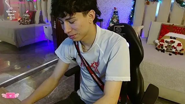 kaelwolf tay online show from 11.26.25