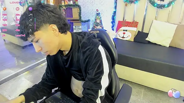 Snapshot of kaelwolf_tay chatting on 12.15.25 kaelwolf tay online show from 12.15.25